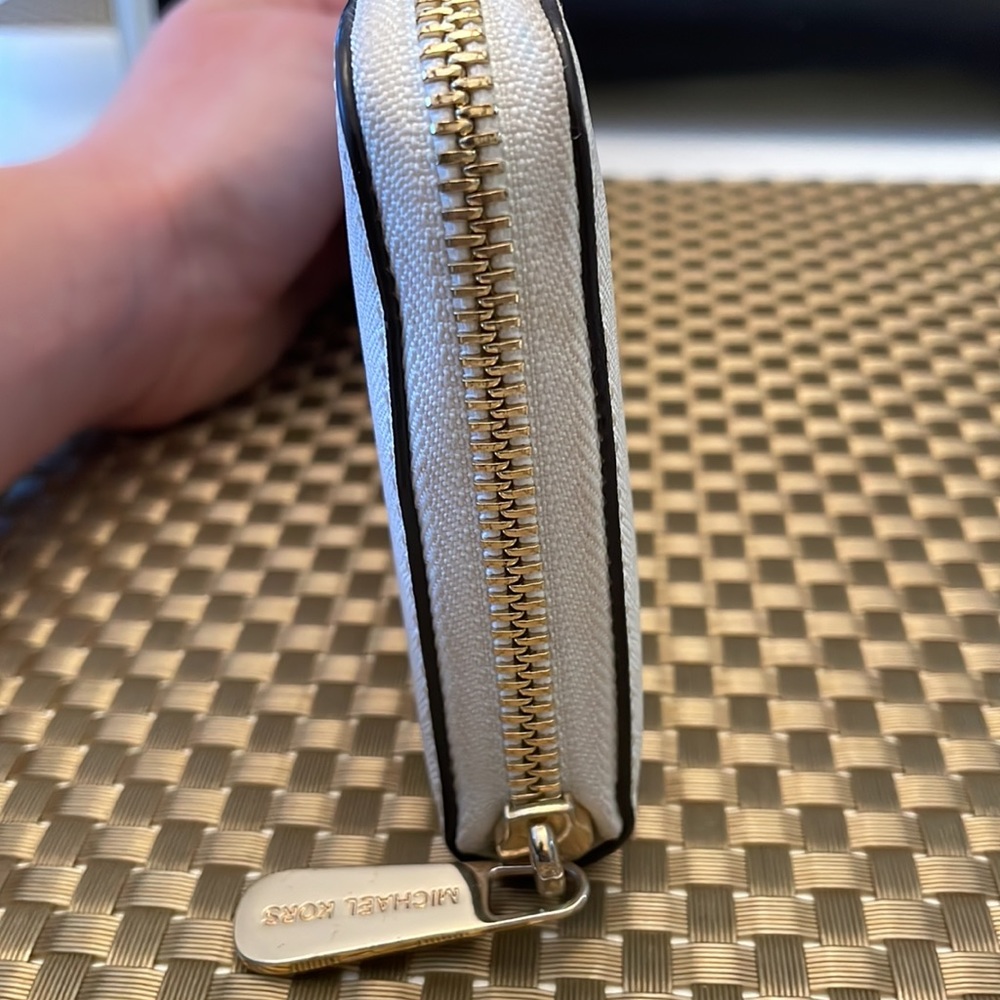 MICHAEL Michael Kors White Wallet - Picture 5 of 5